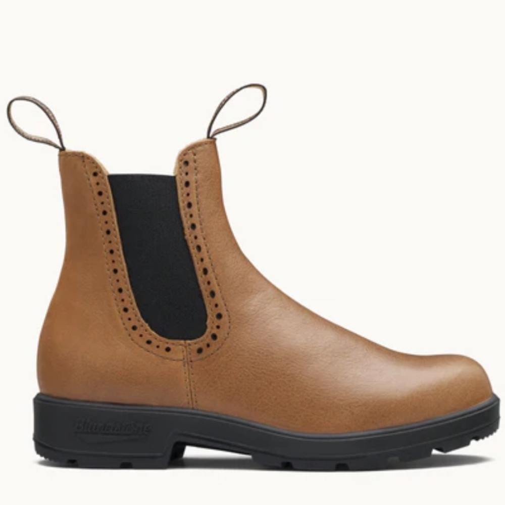 Blundstone #2215 Women’a Originals High Top Boot in camel, Aus size 5/US 8